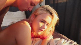 Секс в утренних лучах – смотреть онлайн горячее видео