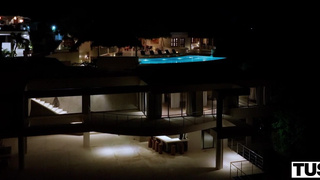 Йога-инструктор и ученица: страстный анал в отеле