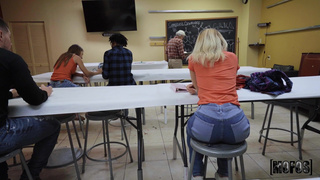 Порно видео с развратной студенткой и горячим минетом