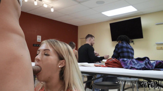 Порно видео с развратной студенткой и горячим минетом
