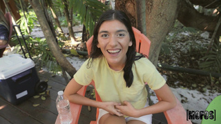 Страстный секс на природе: дикий трах в розовую киску