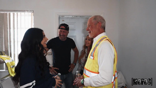 Смотреть онлайн горячее видео с дикой оргией