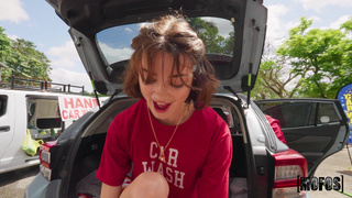 Секс на автомойке – эксклюзивное видео с разгоряченной девушкой