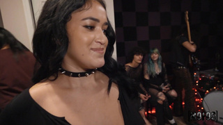 Горячее порно с музыкантшей: страстный минет и жесткий секс