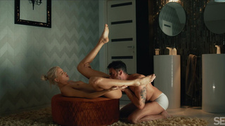 Novella Night в горячем масляном сексе с кремпаем