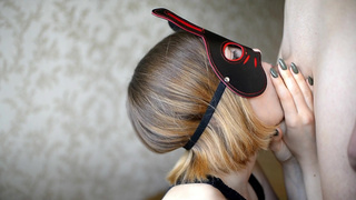 Секс видео с блондинкой в маске: страстный минет и горячий финал на грудь