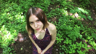 Кареглазая My Little Betsy в горячем лесном сексе