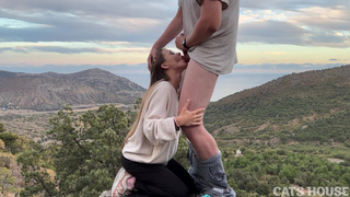 Реальное любительское видео: секс на высоте с шикарным обзором