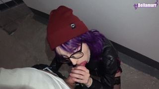 Секс видео с юной бунтаркой в экстремальном месте