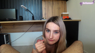 Горячее порно видео: блондинка сосет и скачет на члене