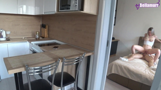 Муж трахает молодую соседку пока жена в телефоне