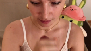 Страстный минет с кончанием на грудь - Olivia Moore смотреть порно онлайн