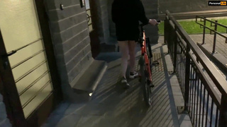 Страстный минет в подъезде после велопрогулки - горячее порно видео с развратной Olivia Moore