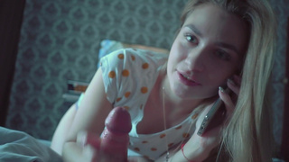 Секс видео: сестра сосет брату пока мама не видит