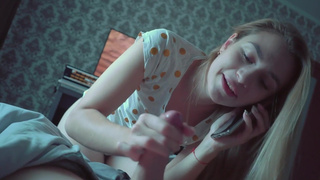 Секс видео: сестра сосет брату пока мама не видит