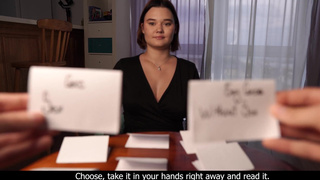 Кейт Косс проиграла в игре и вынуждена сосать член – Жаркое порно видео с красивой девушкой