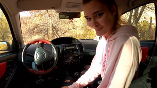Секс в машине за проезд – горячее порно видео с развратной девушкой