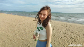 Страстный минет и камшот после прогулки у моря