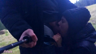 Студентка Lama Grey страстно сосет хуй одногруппнику на природе