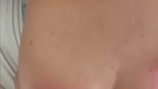 Горячая стюардесса трахается с пассажиром в самолете