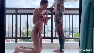 Vallery Ray сосет член на балконе – страстное секс видео