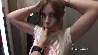 Страстный минет в примерочной магазина