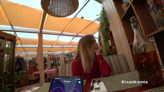 Невероятный оргазм в публичном месте