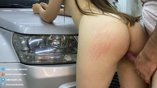 Секс на капоте с автомаляршей