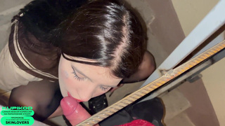 Секс на улице с горячей телкой