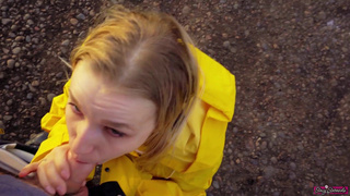 Случайная встреча с бывшей: страстный минет на улице POV