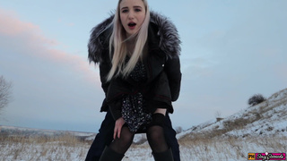 Горячее порно видео с минетом на улице