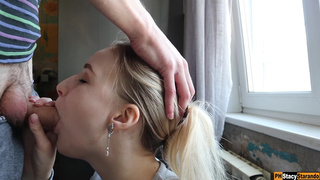 Секс с женой соседа пока он на работе - страстный минет и измена