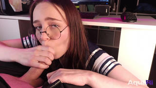 Минет в рабочей обстановке – возбуждающее порно ролики без цензуры