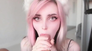 Реальное порно видео с милой кошечкой PinkLoving