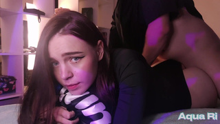 Страстная сестра благодарит брата за помощь в игре