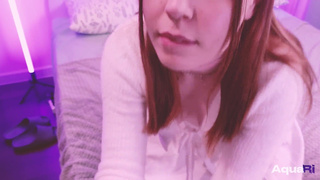 Секс видео: сводная сестра сосет член в домашней обстановке