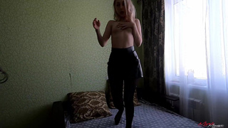 Dances Striptease and Asks to Fuck her Pussy - Pornhub.com.mp4