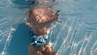 Горячий порно ролик с Nata Ocean в бассейне и не только