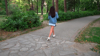 Great quick blowjob in the park with cum in mouth