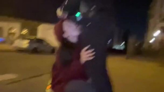 Секс на самокате в парке – экстремальный минет на улице