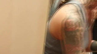 blowjob in the fitting room of the store next to the security guard! Public sex.mp4