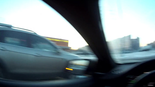 Секс в машине на парковке ТЦ – горячее порно видео с публичной близостью