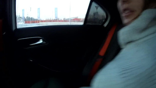 Секс в машине на парковке ТЦ – горячее порно видео с публичной близостью