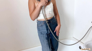 Soaking Blue Jeans and Wet Top – Горячее порно видео с мокрой одеждой