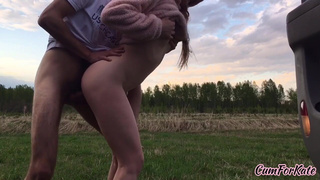 Страстный секс на природе: кончил на попку