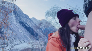 Сочный минет зимой – горячее порно видео